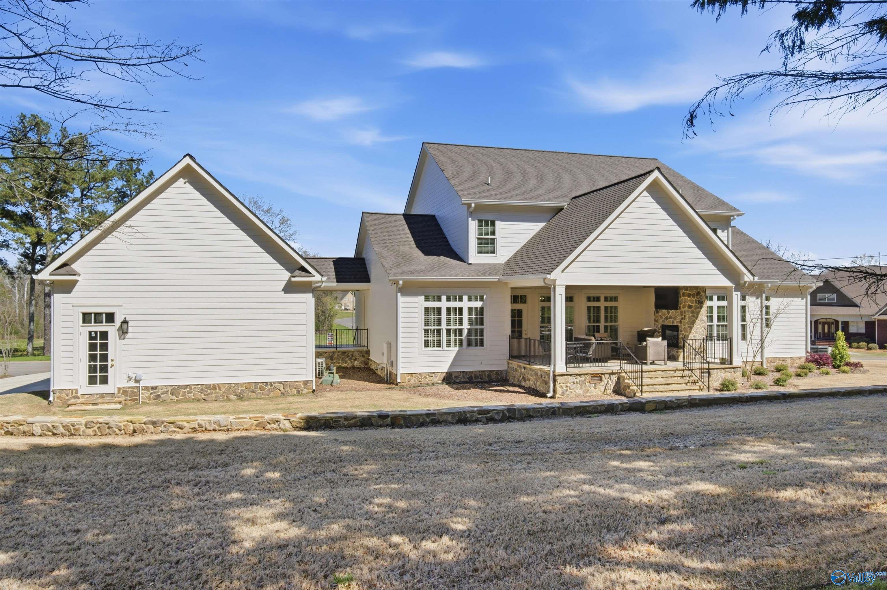 Guntersville, Alabama, 35976, United States, 4 Bedrooms Bedrooms, ,7 BathroomsBathrooms,Residential,Active,2028230