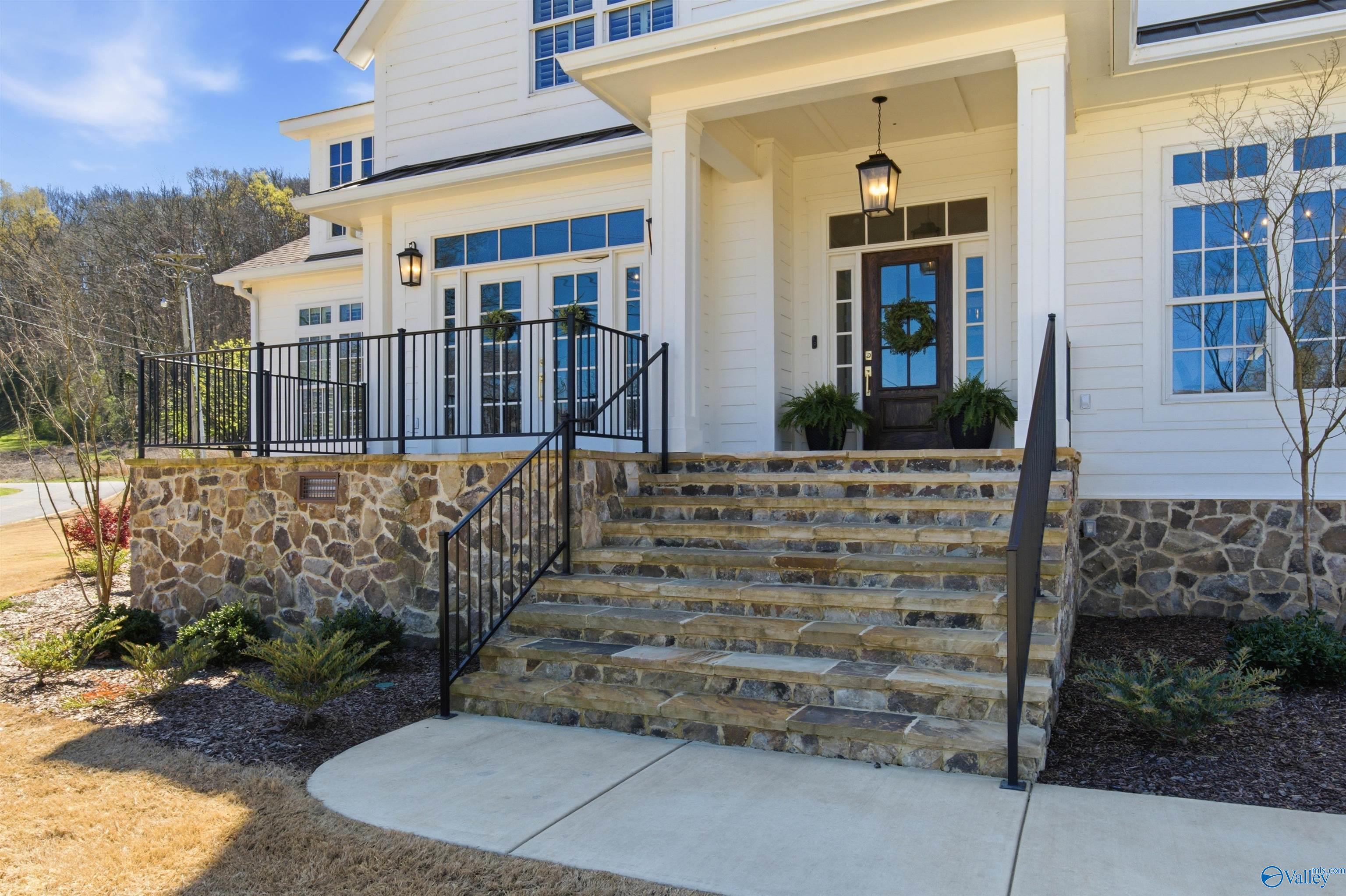 Guntersville, Alabama, 35976, United States, 4 Bedrooms Bedrooms, ,7 BathroomsBathrooms,Residential,Active,2028230