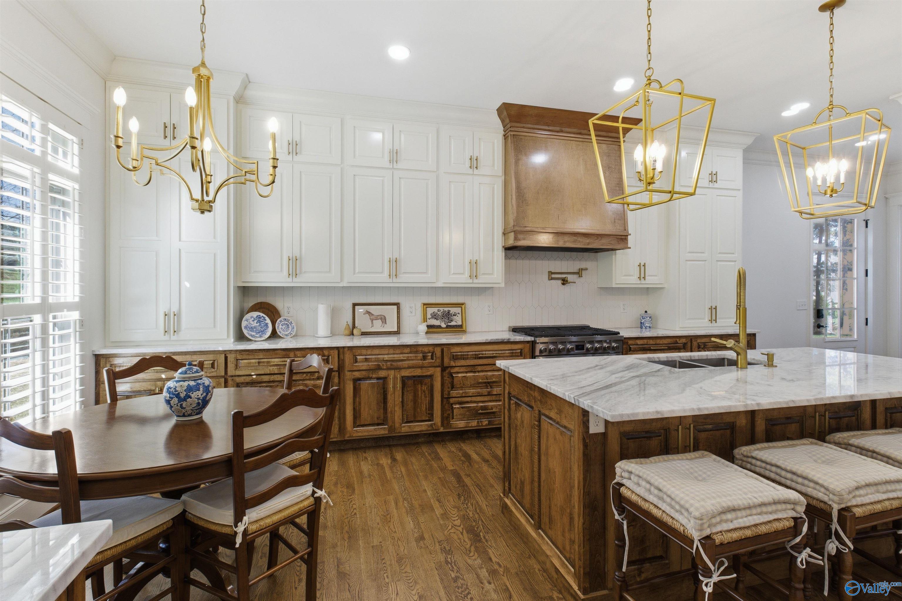 Guntersville, Alabama, 35976, United States, 4 Bedrooms Bedrooms, ,7 BathroomsBathrooms,Residential,Active,2028230