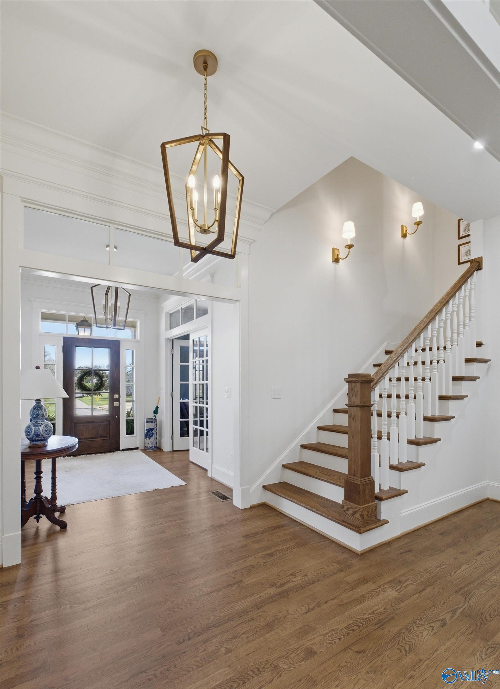 Guntersville, Alabama, 35976, United States, 4 Bedrooms Bedrooms, ,7 BathroomsBathrooms,Residential,Active,2028230