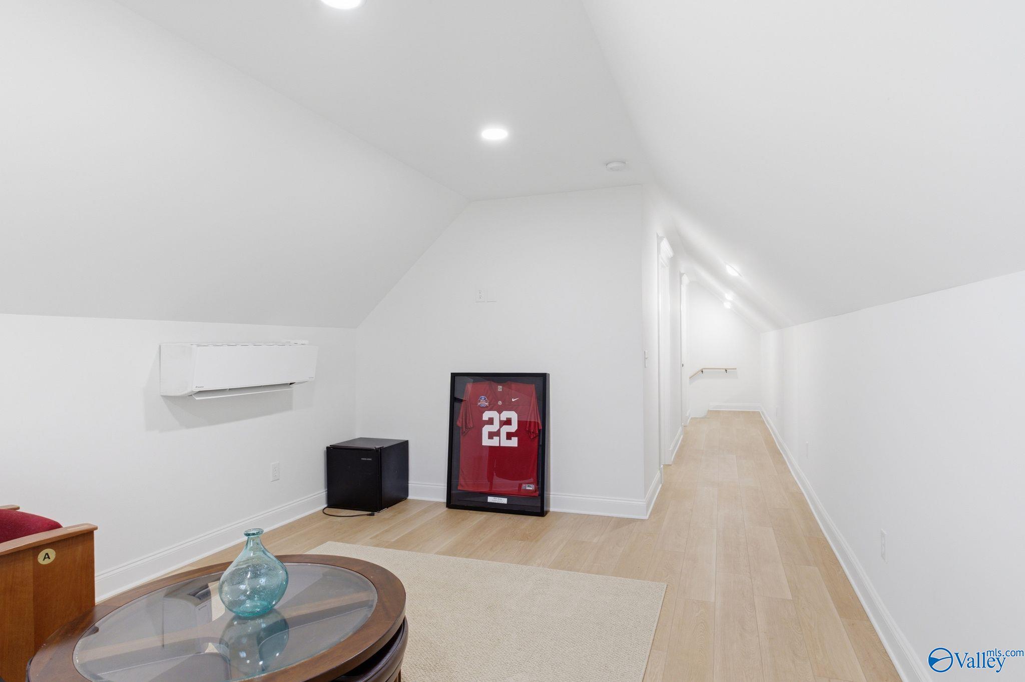 Guntersville, Alabama, 35976, United States, 4 Bedrooms Bedrooms, ,7 BathroomsBathrooms,Residential,Active,2028230