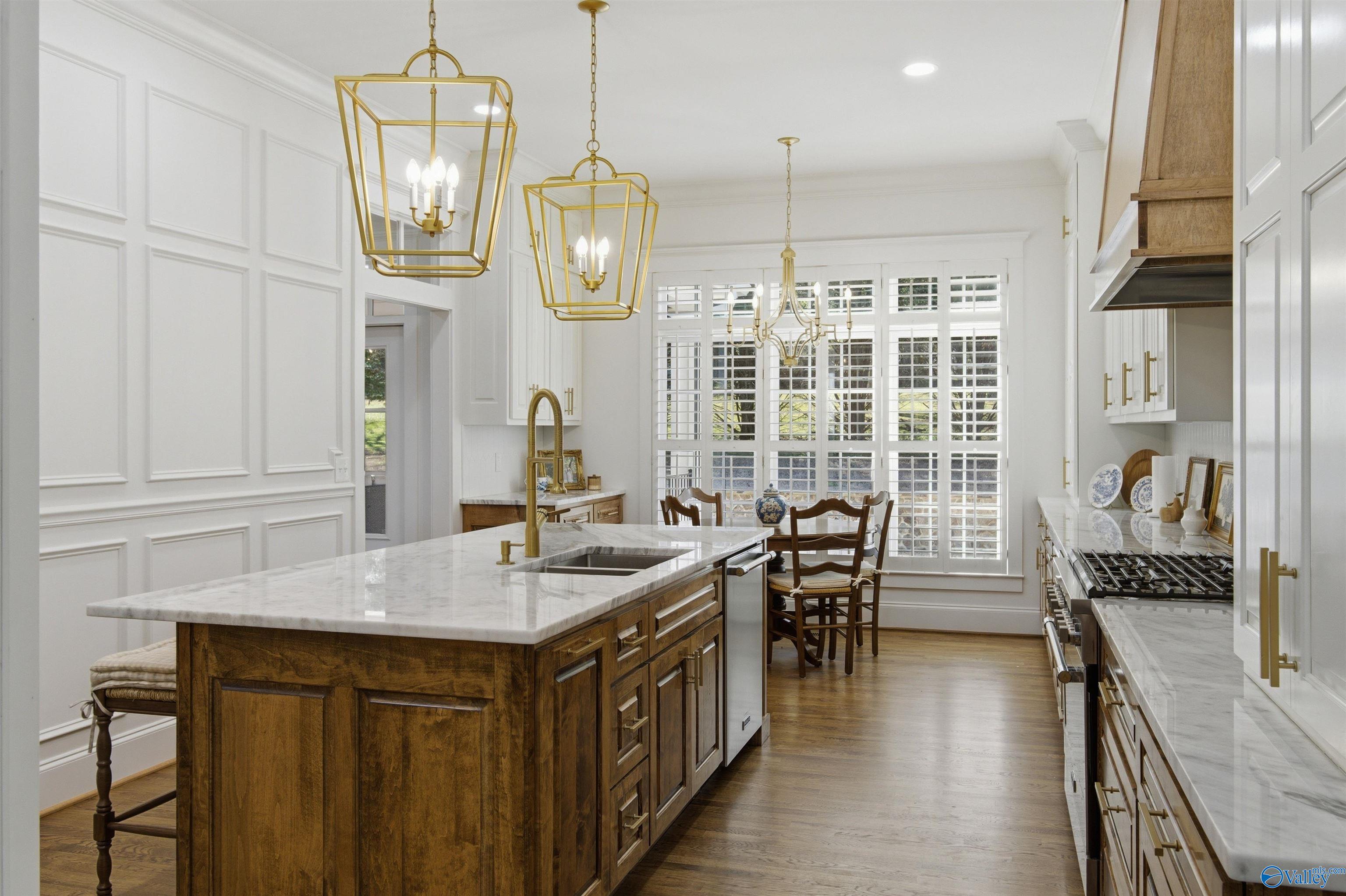 Guntersville, Alabama, 35976, United States, 4 Bedrooms Bedrooms, ,7 BathroomsBathrooms,Residential,Active,2028230