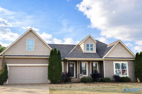 Photo of 124 Kema Drive, Huntsville, AL 35811 (MLS # 21912430)