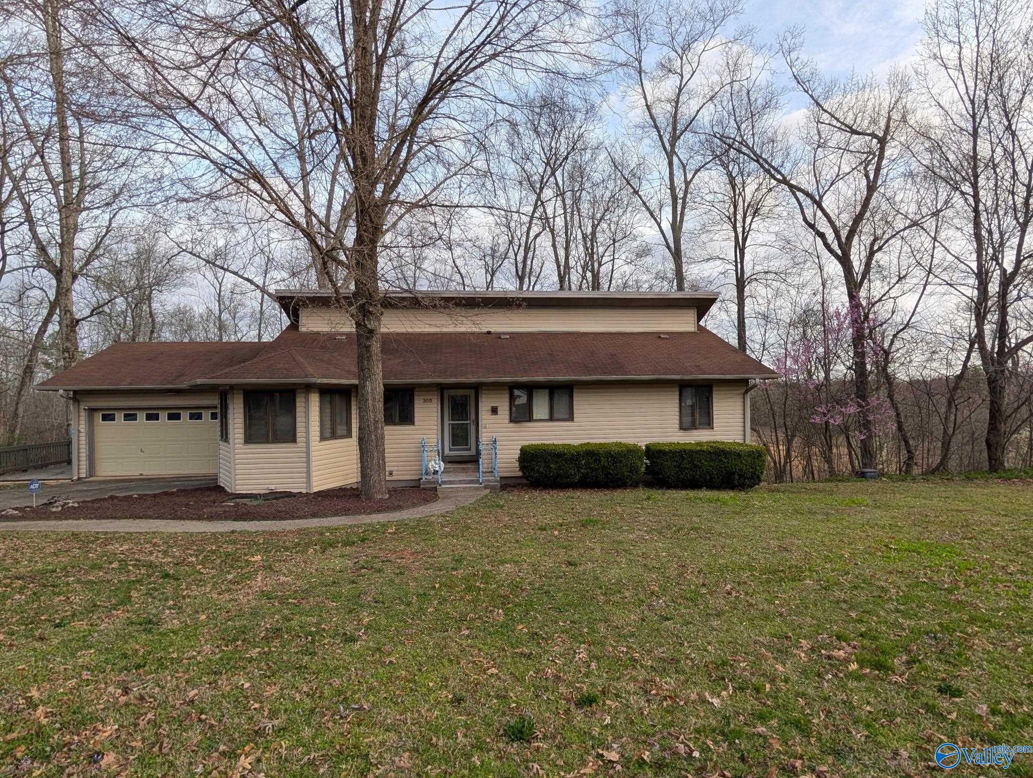 305 NE Riverside Drive, Huntsville, Alabama image 1