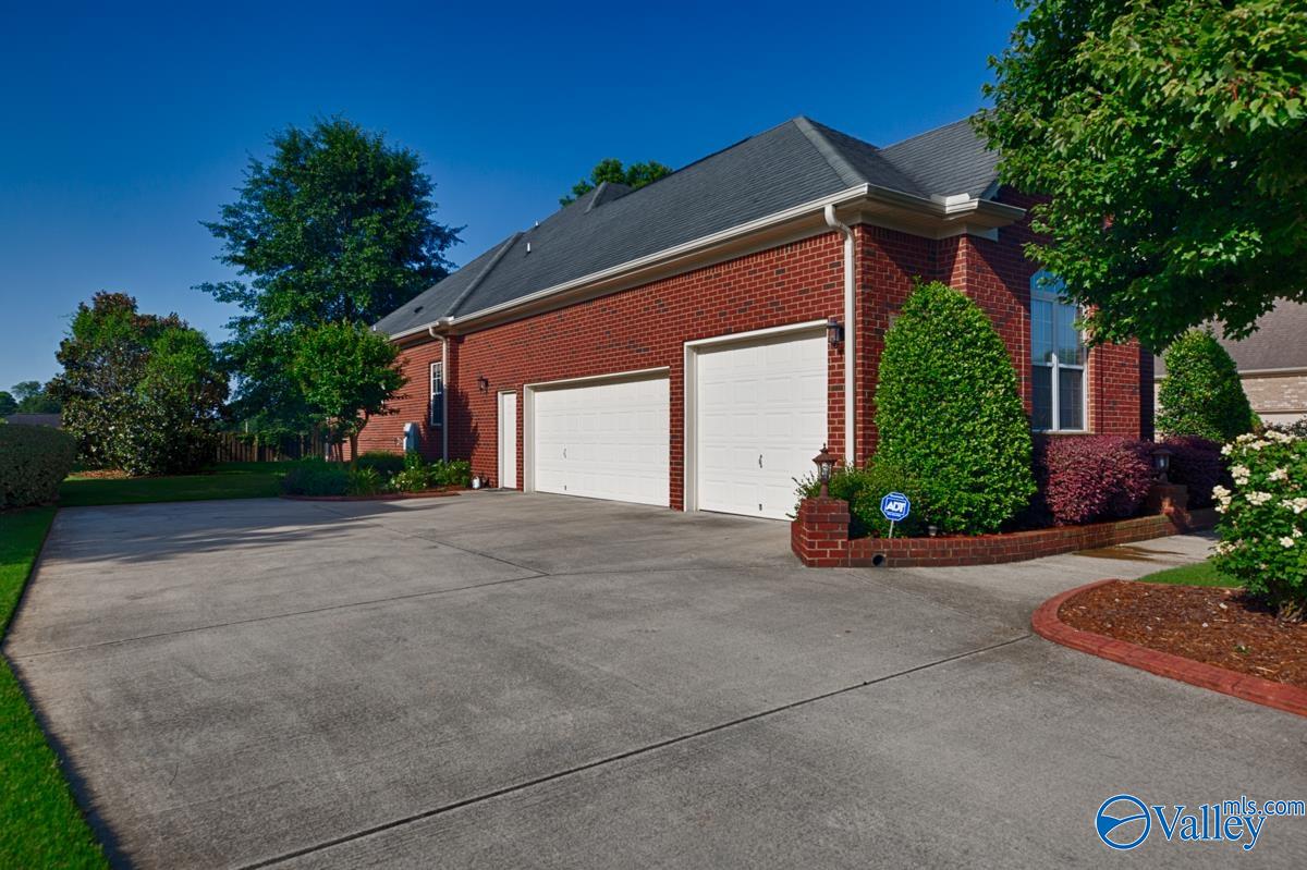 230 Bishop Farm Way NW