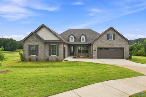 Homes For Sale - 202 Applewood Court<br/> Huntsville, AL 35811