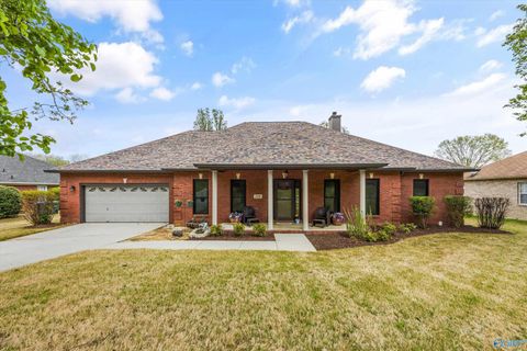 Homes For Sale - 2316 Little Cove Road<br/> Owens Cross Roads, AL 35763