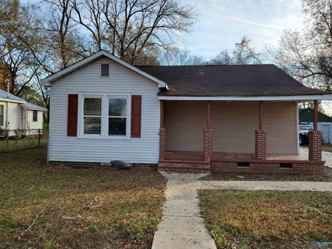 Homes For Sale - 509 Appletree Street<br/> Scottsboro, AL 35768
