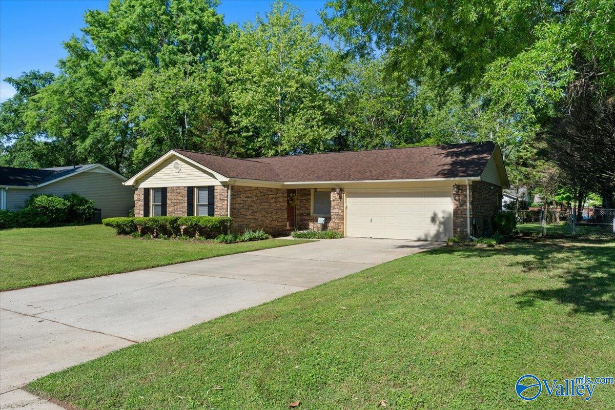 7516 SW Clubfield Drive, Huntsville, Alabama image 2