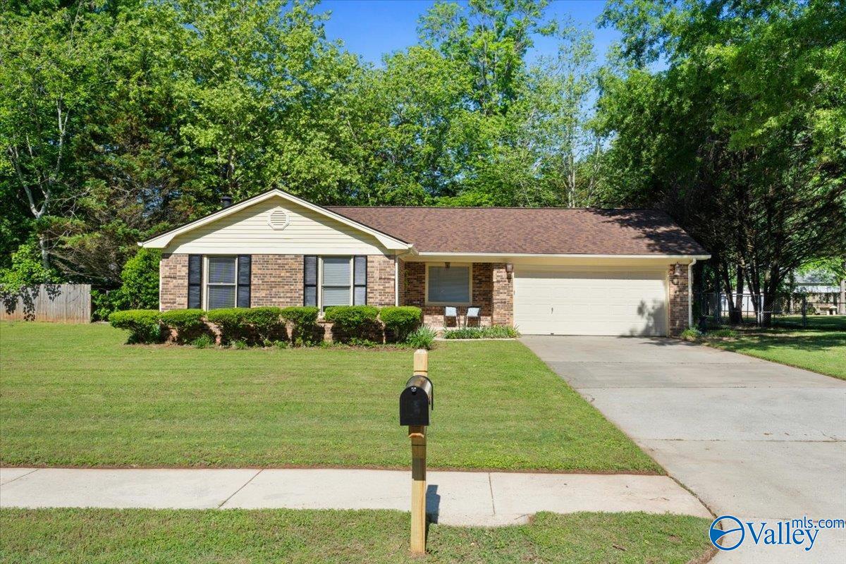 7516 SW Clubfield Drive, Huntsville, Alabama image 1
