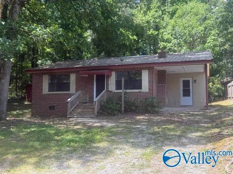 Homes For Sale - 303 Cromwell Avenue<br/> Gadsden, AL 35903