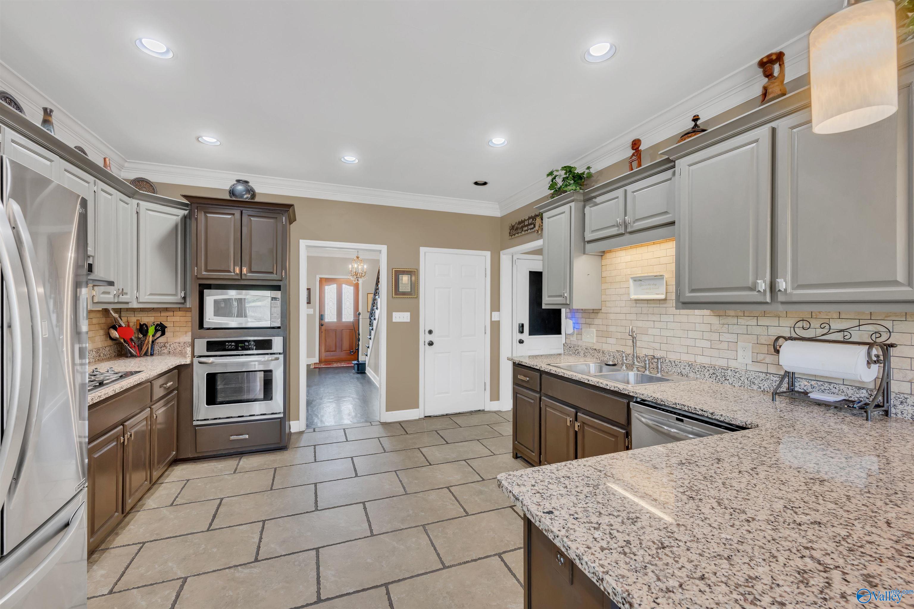 9176 Turtle Point Drive, Killen, Alabama image 15
