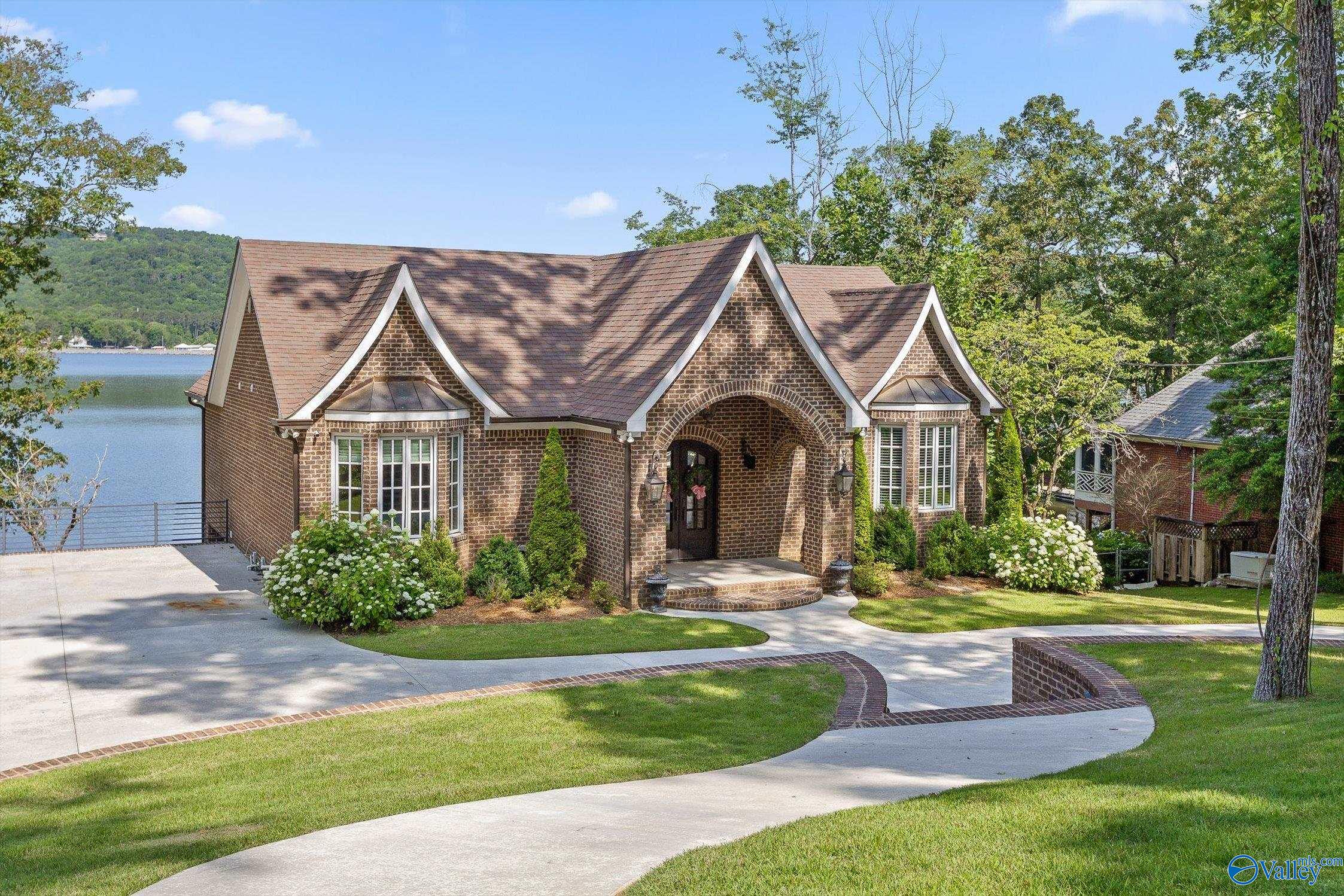 562 Skyline Shores Drive, Scottsboro, Alabama image 7