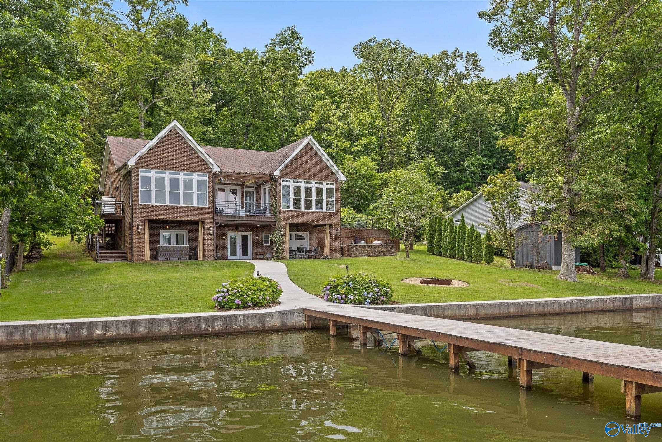 562 Skyline Shores Drive, Scottsboro, Alabama image 3