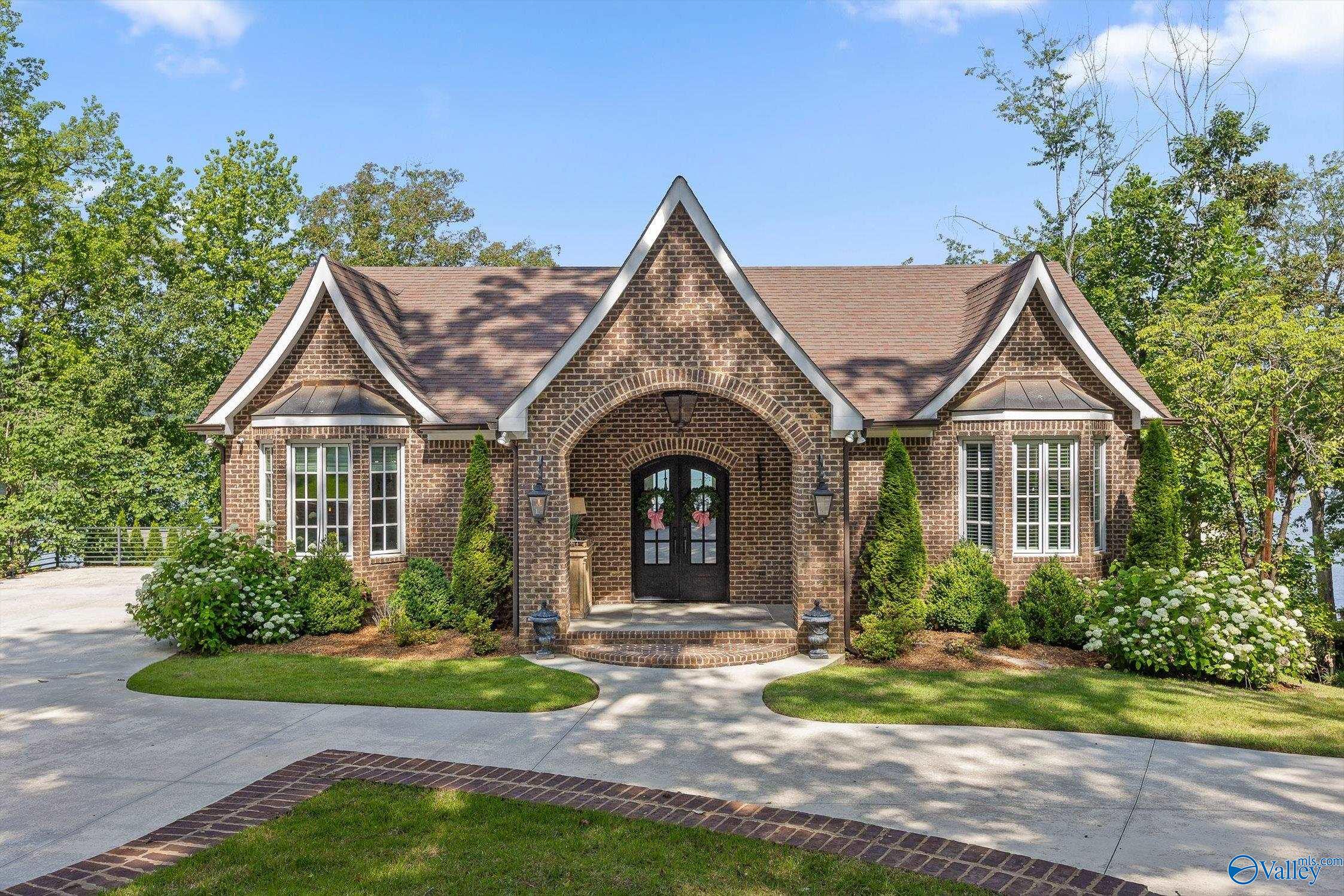 562 Skyline Shores Drive, Scottsboro, Alabama image 1