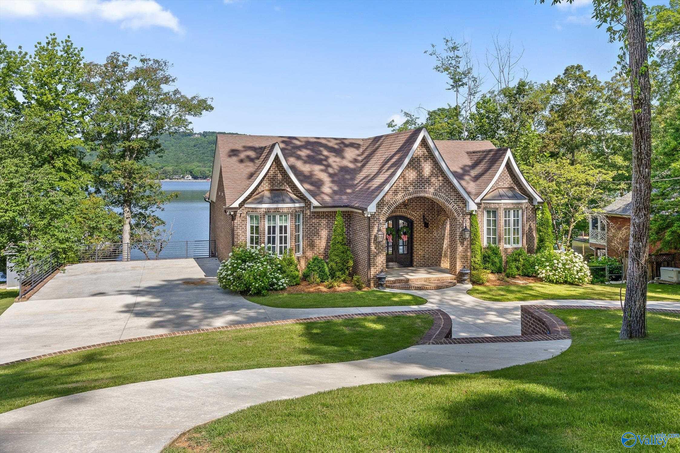 562 Skyline Shores Drive, Scottsboro, Alabama image 8