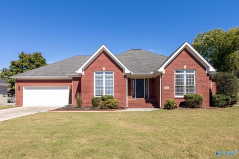 Homes For Sale - 4907 Bridgehampton Road<br/> Owens Cross Roads, AL 35763