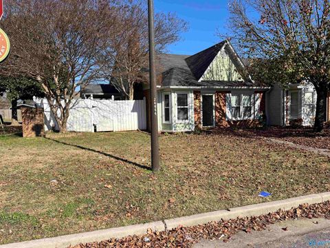 Photo of 340 Shadow Pointe Drive, Decatur, AL 35601 (MLS # 21904864)