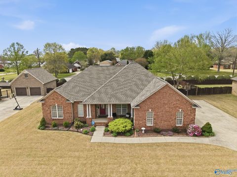 Homes For Sale - 25235 Queensbury Drive<br/> Limestone County, Athens, AL 35613