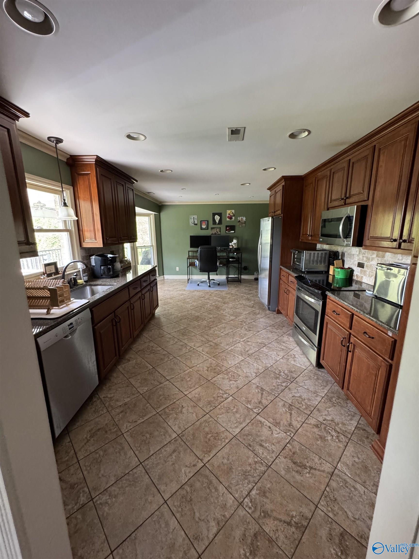 153 South Hawk Drive, Rainbow City, Alabama image 4