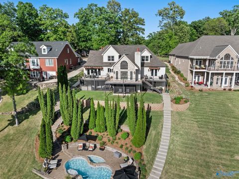 Homes For Sale - 605 Hunter Point Cove<br/> Colbert County, Muscle Shoals, AL 35661
