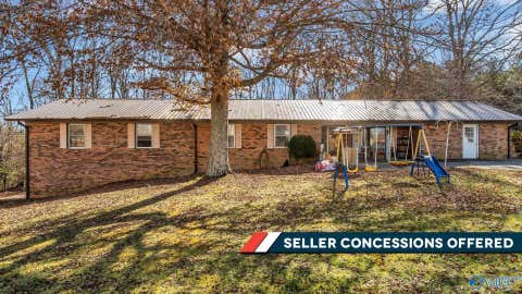 Homes For Sale - 2801 County Road 107<br/> Scottsboro, AL 35768