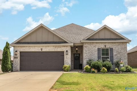Photo of 132 Gardencove Circle, Huntsville, AL 35810 (MLS # 21919485)