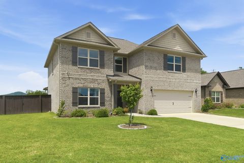Homes For Rent - 135 Varina Drive<br/> Owens Cross Roads, AL 35763