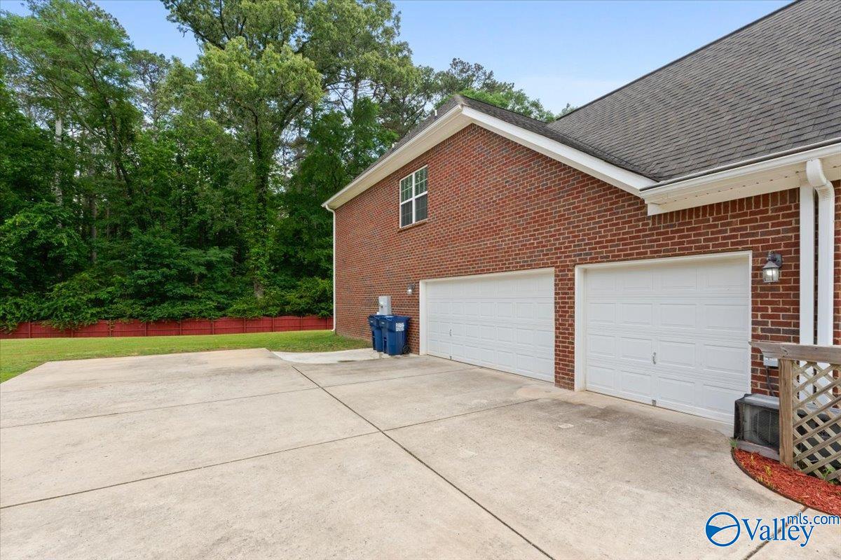 148 Sage Willow Drive, Madison, Alabama image 5