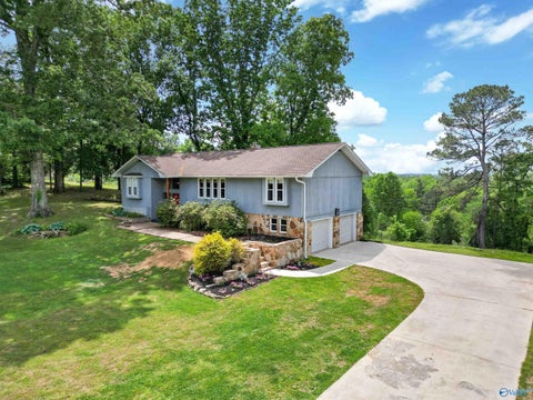Homes For Sale - 1308 Whispering Hills Circle<br/> Hartselle, AL 35640