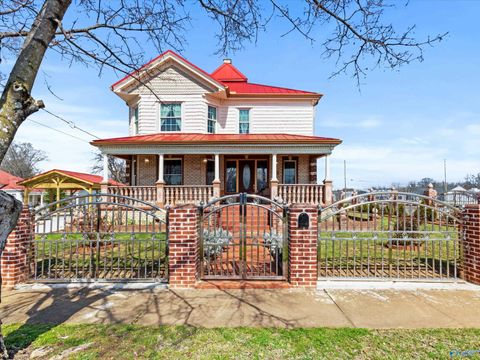 Photo of 100 W Bryan Street, Athens, AL 35611 (MLS # 21911431)