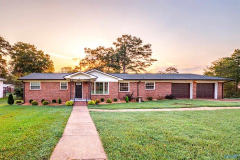 Homes For Sale - 2009 Argyle Way<br/> Gadsden, AL 35901