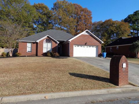 Photo of 902 Bellemeade Street, Hartselle, AL 35640 (MLS # 21905186)