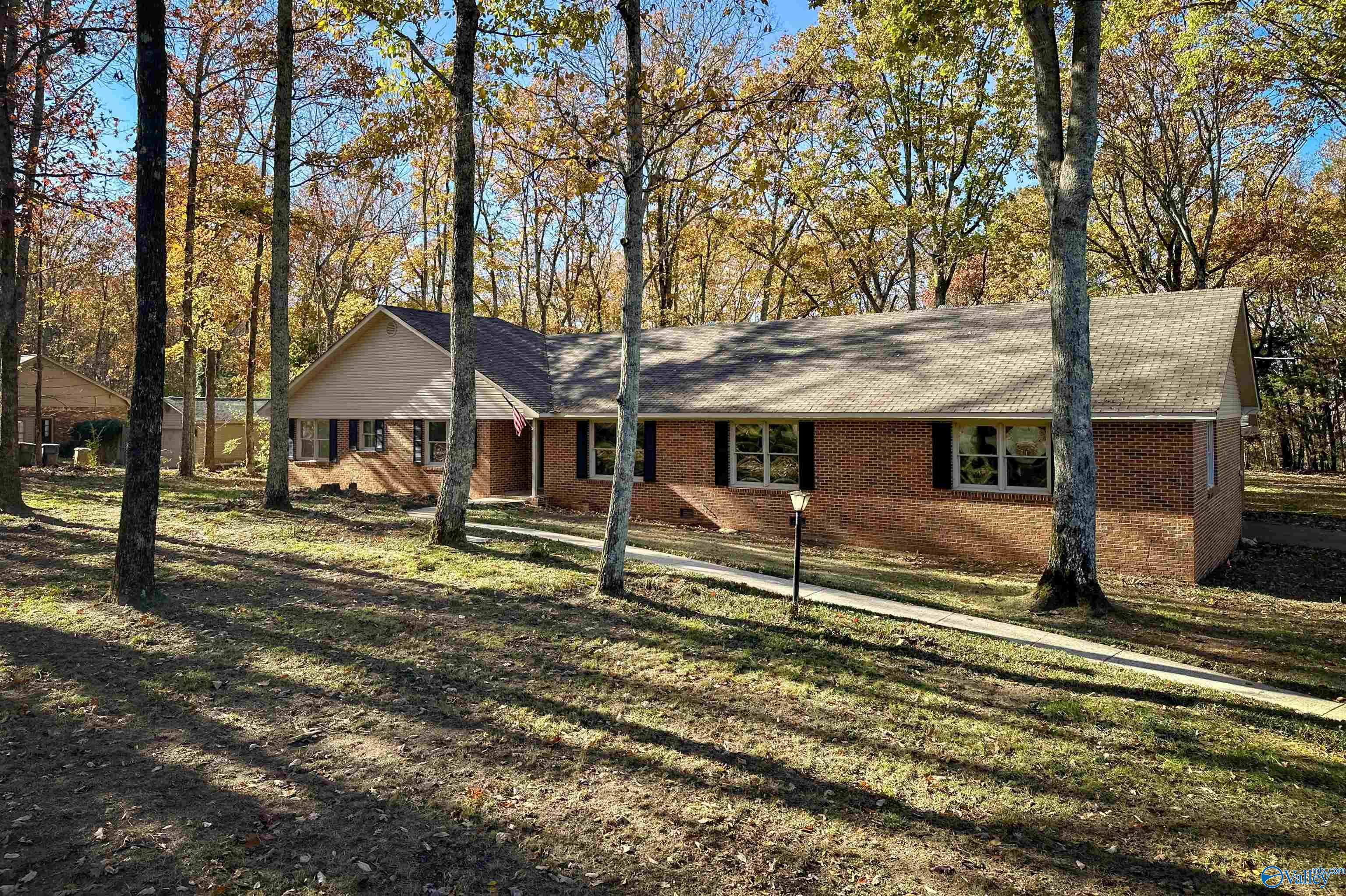 4409 Autumn Leaves Trail, Decatur, Alabama image 2