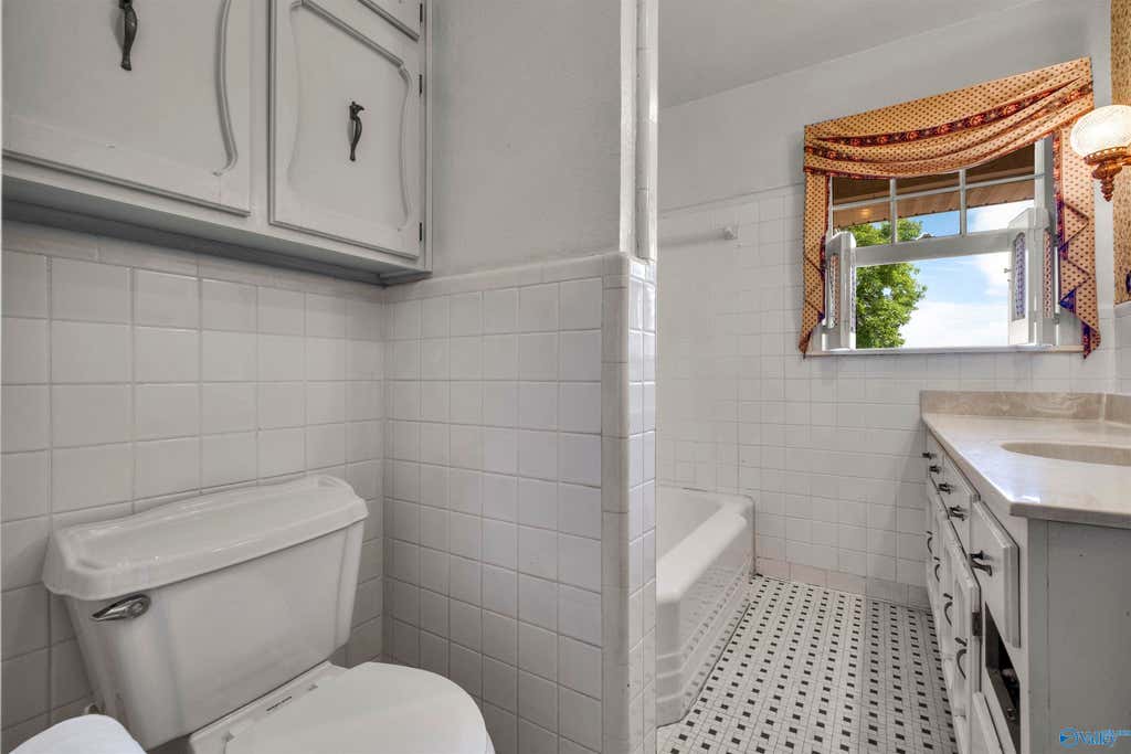 1131 Bellevue Drive photo 39