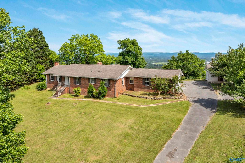 1131 Bellevue Drive photo 3