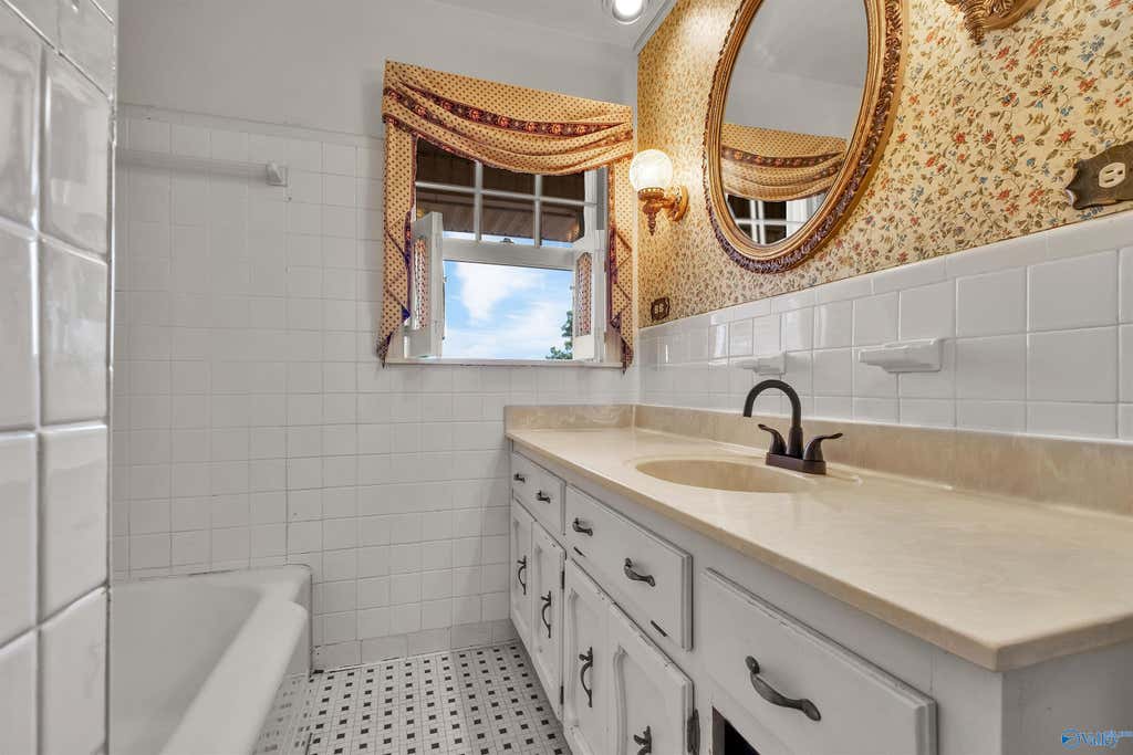1131 Bellevue Drive photo 40