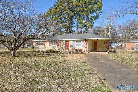 Homes For Rent - 3606 Crestmore Avenue<br/> Huntsville, AL 35816