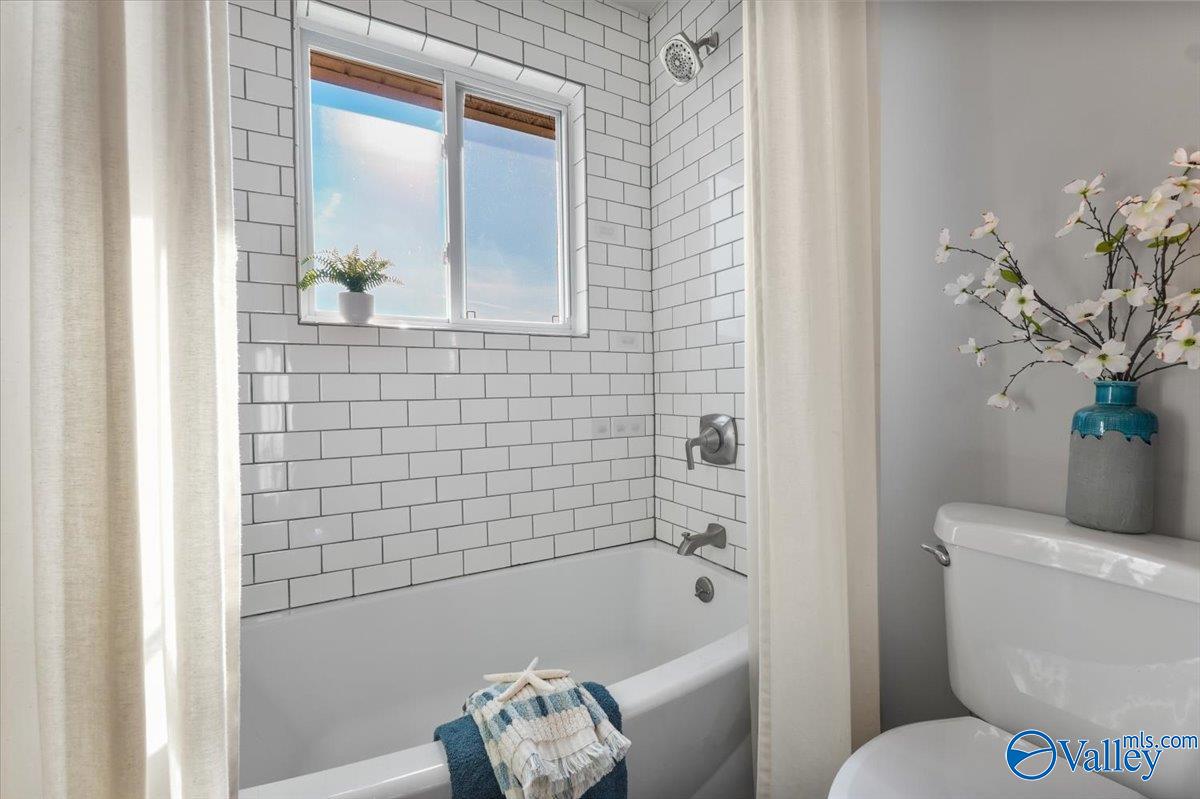 Union Grove, Alabama 35175, United States, 3 Bedrooms Bedrooms, ,2 BathroomsBathrooms,Residential,Active,252125