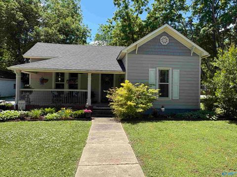 Photo of 507 1st Avenue, Athens, AL 35611 (MLS # 21917436)