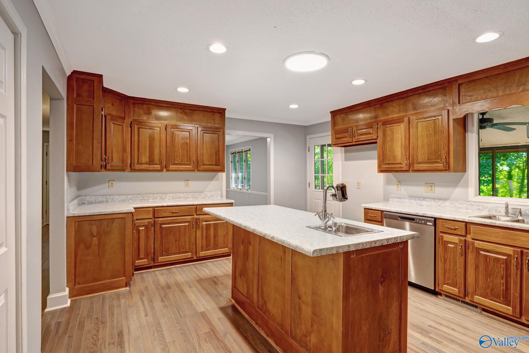 749 Bluewood Drive, Huntsville, Alabama image 14