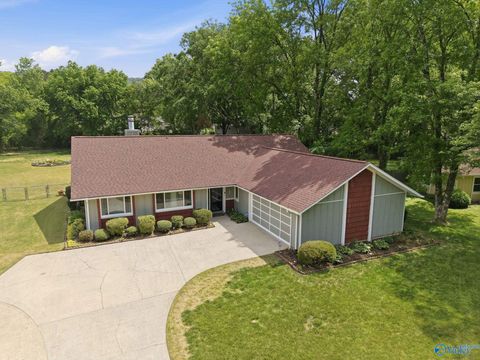 Homes For Sale - 1906 W Tuliptree Drive<br/> Huntsville, AL 35803