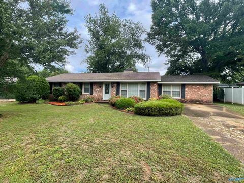 Homes For Sale - 1977 Holiday Drive<br/> Lauderdale County, Florence, AL 35630