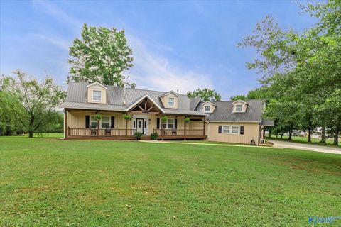 Homes For Sale - 507 Meltonsville Road<br/> Guntersville, AL 35976