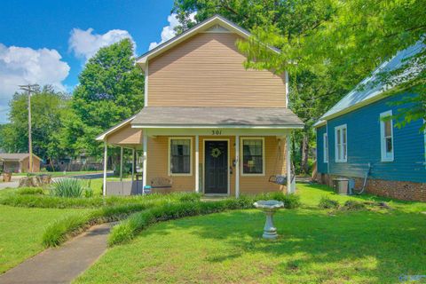 Photo of 301 Oak Street, Decatur, AL 35601 (MLS # 21911659)