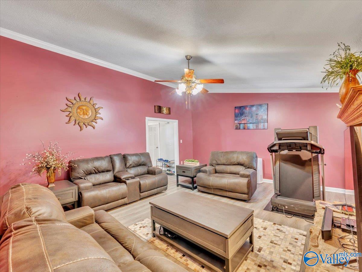 5116 Spring Creek Drive, Guntersville, Alabama image 4