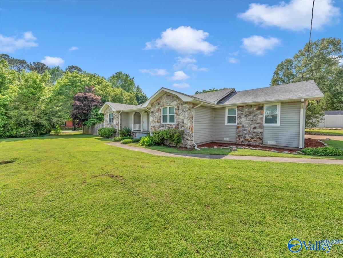 5116 Spring Creek Drive, Guntersville, Alabama image 2