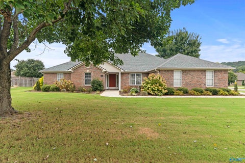 Homes For Sale - 10 Corwin Drive<br/> Decatur, AL 35603