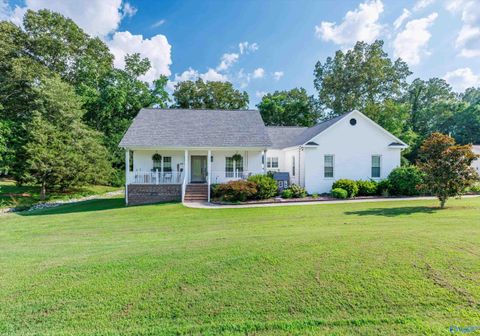 Homes For Sale - 145 Erica Drive<br/> Rogersville, AL 35652