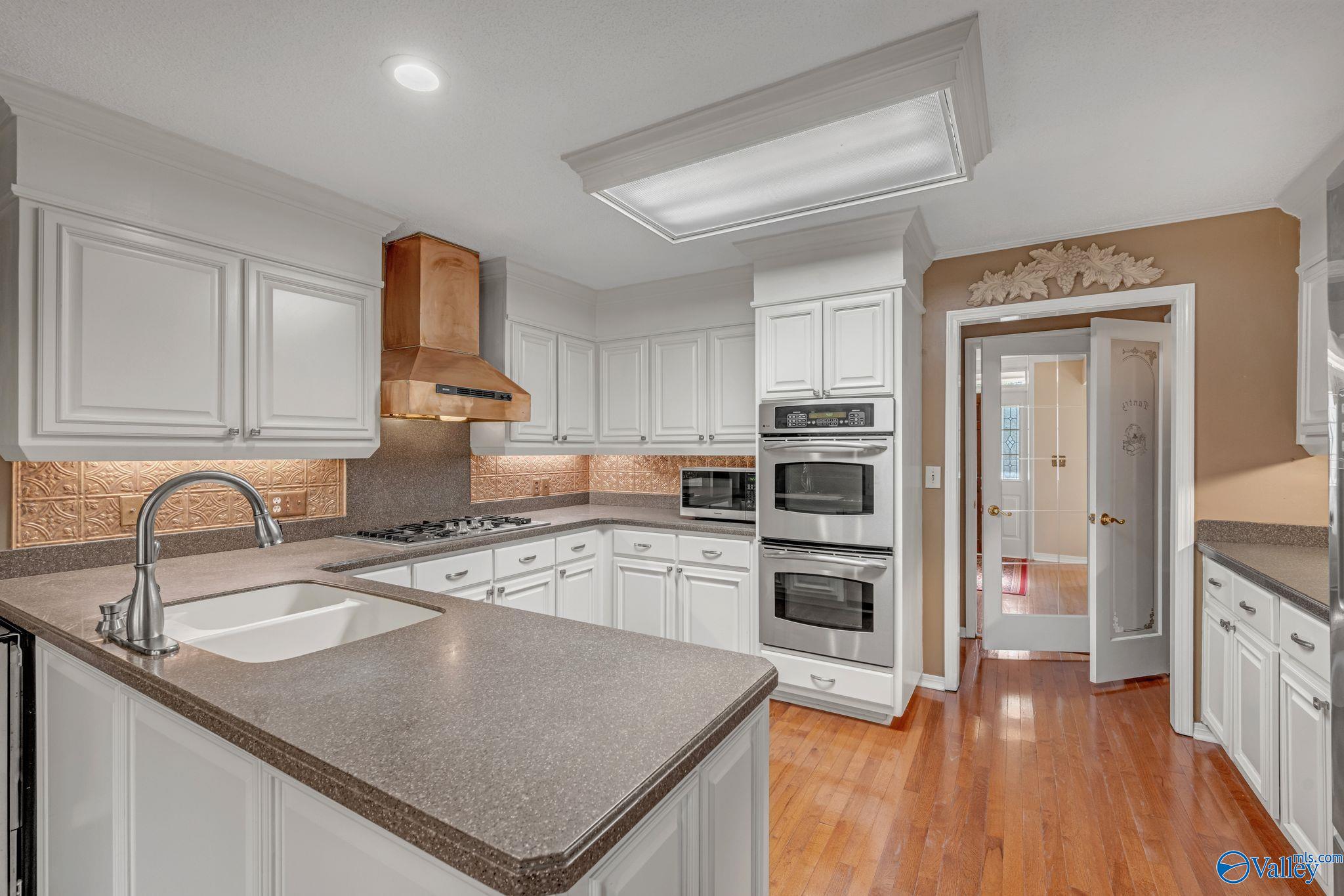 1525 Southampton Court, Decatur, Alabama image 9
